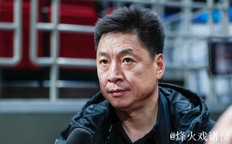 李春江社媒分享观赛片段:以球迷身份参加颁奖仪式,重在参与 李春江社媒分享观赛片段:以球迷身份参加颁奖仪式,重在参与